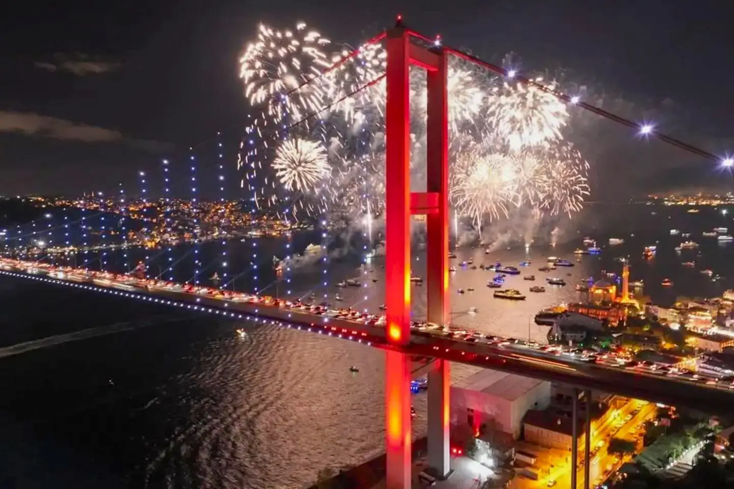 t500298.webp-_New_Years_Eve_Bosphorus_Cruise_with_Dinner_Show-Header_Mobile